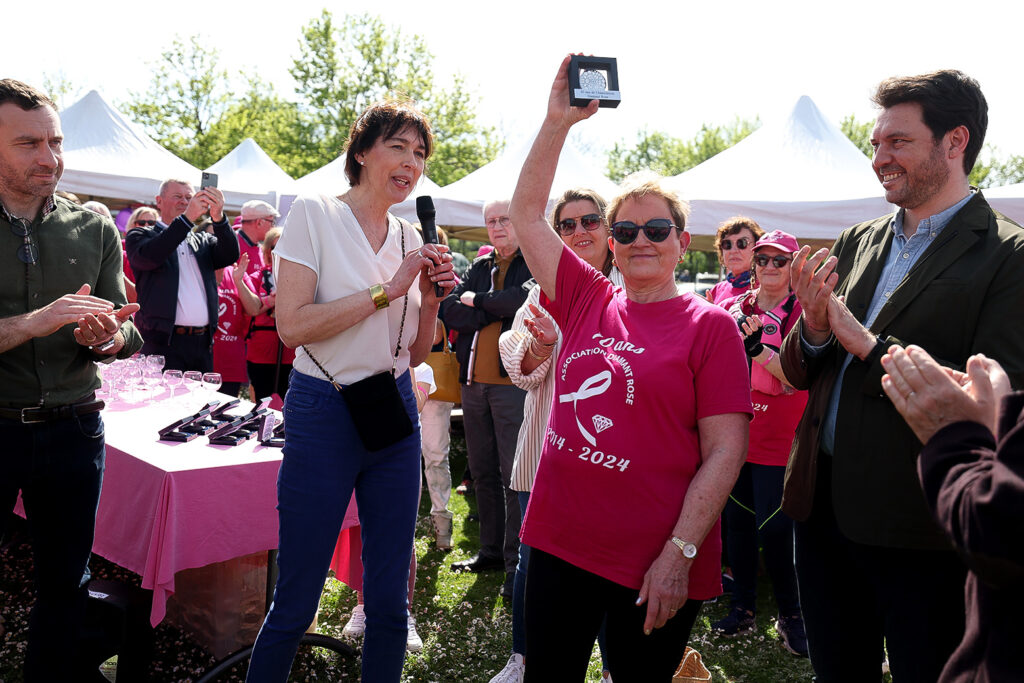 Médaille Art déco offerte par Mme la maire de Saint-Quentin à Diamant Rose