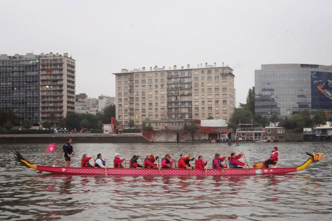 Le Dragon Boat de Diamant Rose sur la seine à l'occasion de la Traverseine de Paris 2014