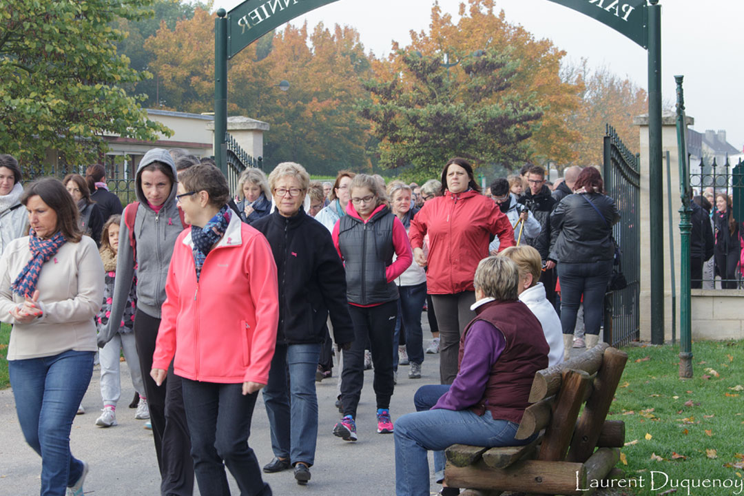 Nombreux participants pour la marche d'octobre rose en 2015