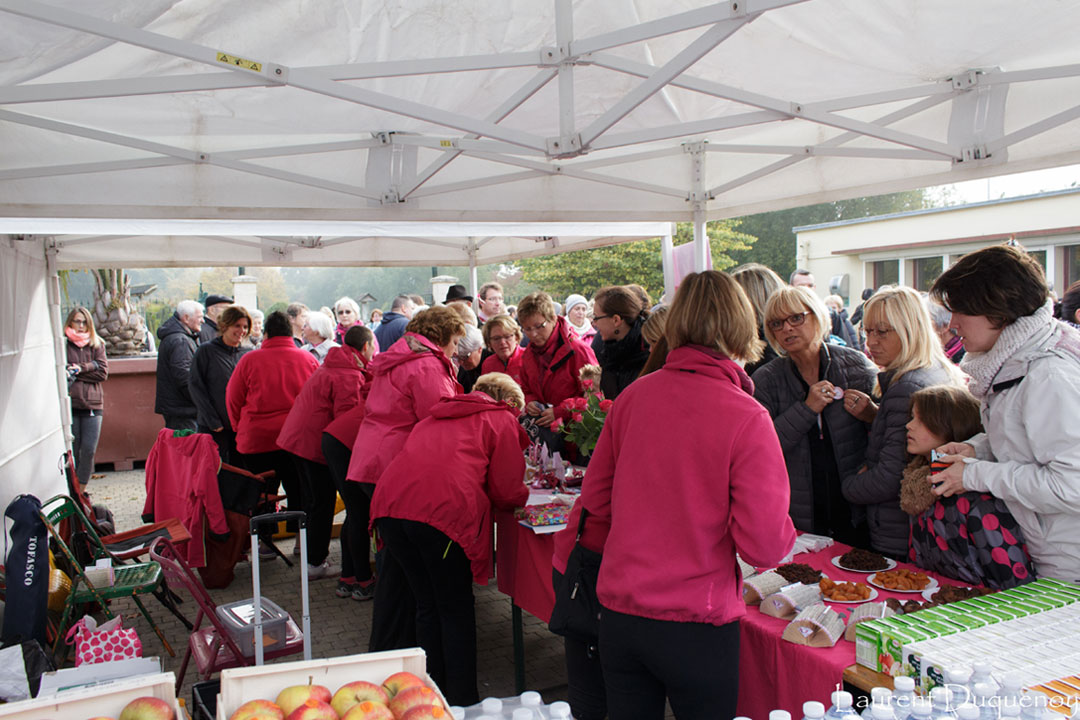 Stand de Diamant Rose pour la marche d'octobre 2015