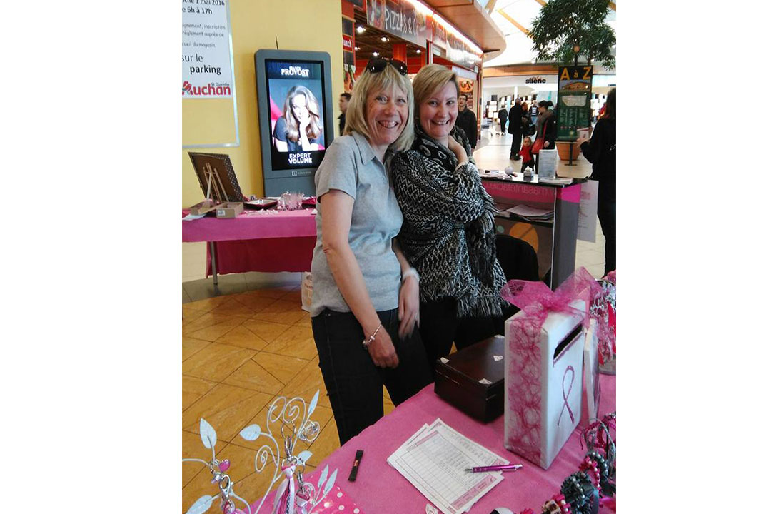 Stand de l'Association Diamant Rose à Auchan pour Octobre Rose
