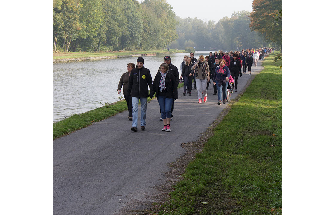 Marchons ensemble canal de Saint-Quentin Octobre Rose 2015