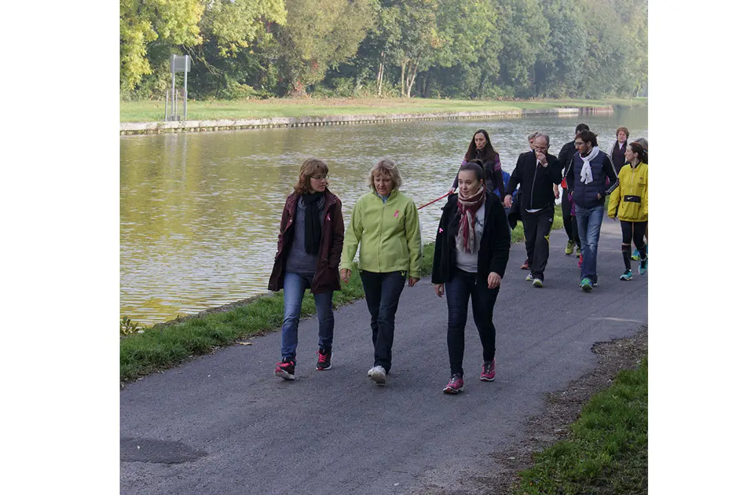 Marchons pour octobre rose le long du canal de St-Quentin
